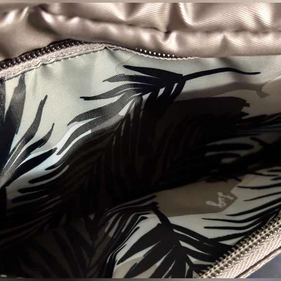 Lug Trolley 2 Crossbody Bag (Metallic Pearl) NWT - Picture 10 of 12